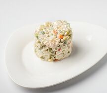 Салат Оливье с курицей