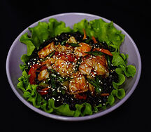 Wok черный рис с курицей