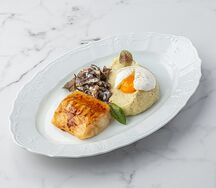 Треска с трюфельным пюре и сезонными грибами