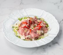 Вителло тоннато с печёным перцем