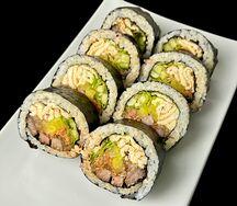 Кимпаб с говядиной пулькоги и кимчи