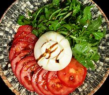 Буратта с рукколой