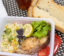 Рыба пангасиус с рисом и овощами