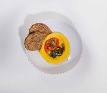 Хумус из нута и красной моркови