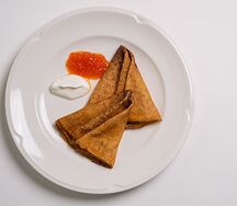 Блины с красной икрой и сметаной