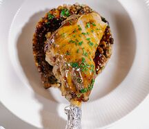 Рулька баранья с шампиньонами