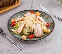 Салат Цезарь с курицей