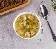 Пельмени с бульоном