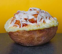 Запечённый картофель с курицей барбекю
