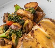 Куриная грудка с овощами гриль