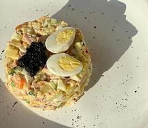 Салат Оливье с копченой грудкой 