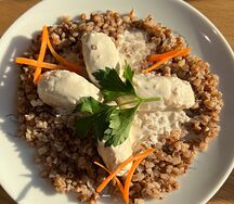 Котлетки куриные с гречкой