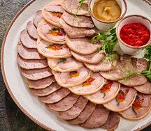 Ассорти мясных деликатесов