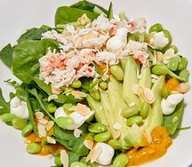 Большой салат с морепродуктами