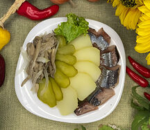 Селедка с луком и картофелем