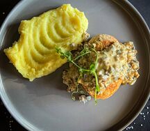 Фаршированный куриный колобок с грибным соте