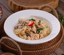 Тальятелле со шпинатом и курицей
