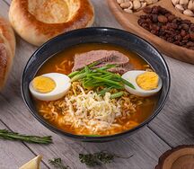 Рамен с мясом и сыром