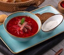 Борщ с чесночными гренками