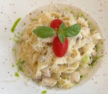 Феттуччине с курицей и грибами