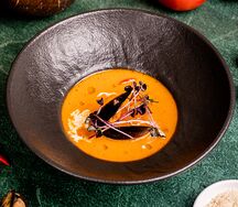 Суп из морепродуктов с карри и кокосом curried coconut seafood soup