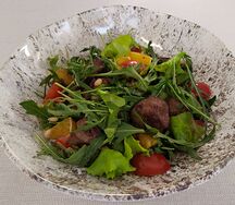 Теплый салат с куриной печенью