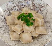 Равиоли с шампиньонами и творожным сыром 