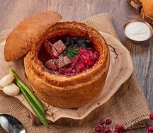 Борщ с черносливом в булке