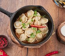 Пельмени мясные в жгучем соусе