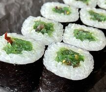Хосомаки с чукой