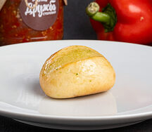 Булочка белая с чесночным маслом