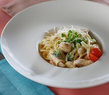 Паста с курицей и грибами