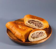 Два жареных беляша с мясом