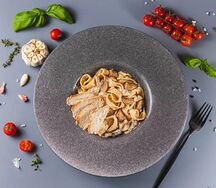Феттуччине с курицей и грибами