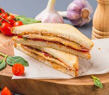 Сэндвич с ветчиной и сыром