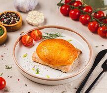 Горбуша, запеченная с овощами под сыром