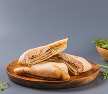 Два блина с ветчиной и сыром