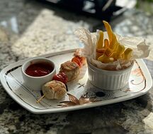 Шашлычок куриный с картофелем фри
