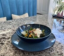 Салат со страчателлой, апельсином, манго и свеклой