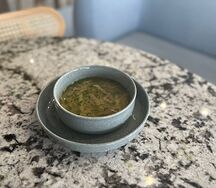 Куриный бульон с яйцом и зеленью