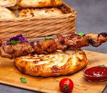 Сет Шашлык из cвинoго окорока с лепешкой