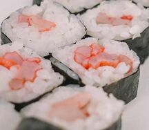 Хосомаки с коктейльной креветкой