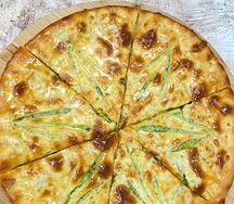 Хачапури со шпинатом и сыром