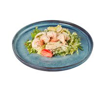 Теплый салат с кальмаром и креветками