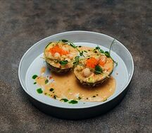 Запеченое авокадо с креветками