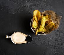 Фри с чесноком и петрушкой