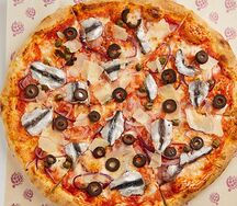 Пицца с балтийскими анчоусами