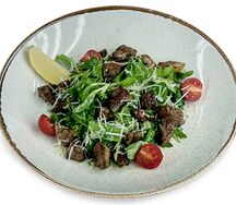 Теплый салат с куриной печенью