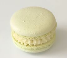 Макарон Фисташка-малина 