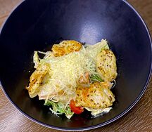 Салат Цезарь с курицей
